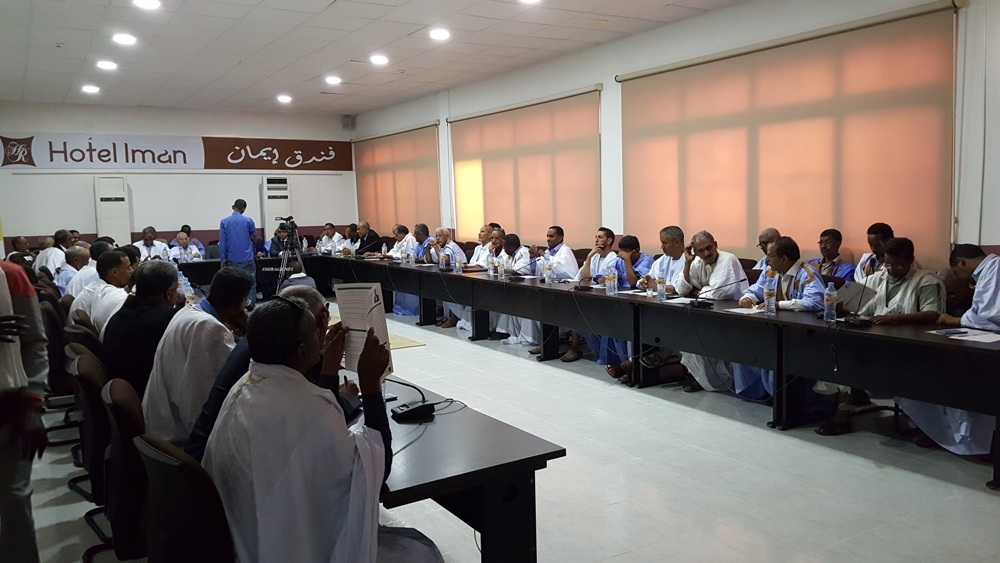 " القاعة خلال المؤتمر الصحفي "