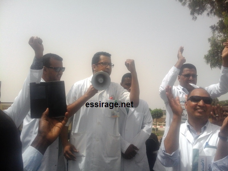 "محمد محمود، أخصائي مشارك في الوقفة"