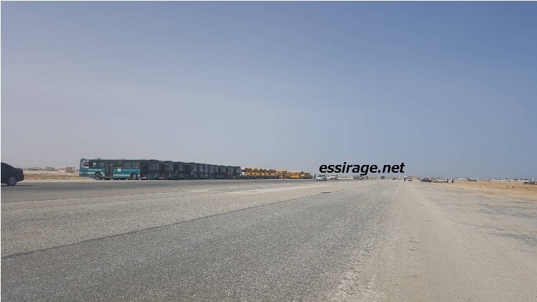 " سيارات صغيرة مع ا لباصات استعدادا للنقل 