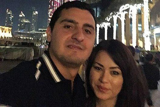 " السنغالي اللبناني فنيش وزوجته فىينفس المطعم "