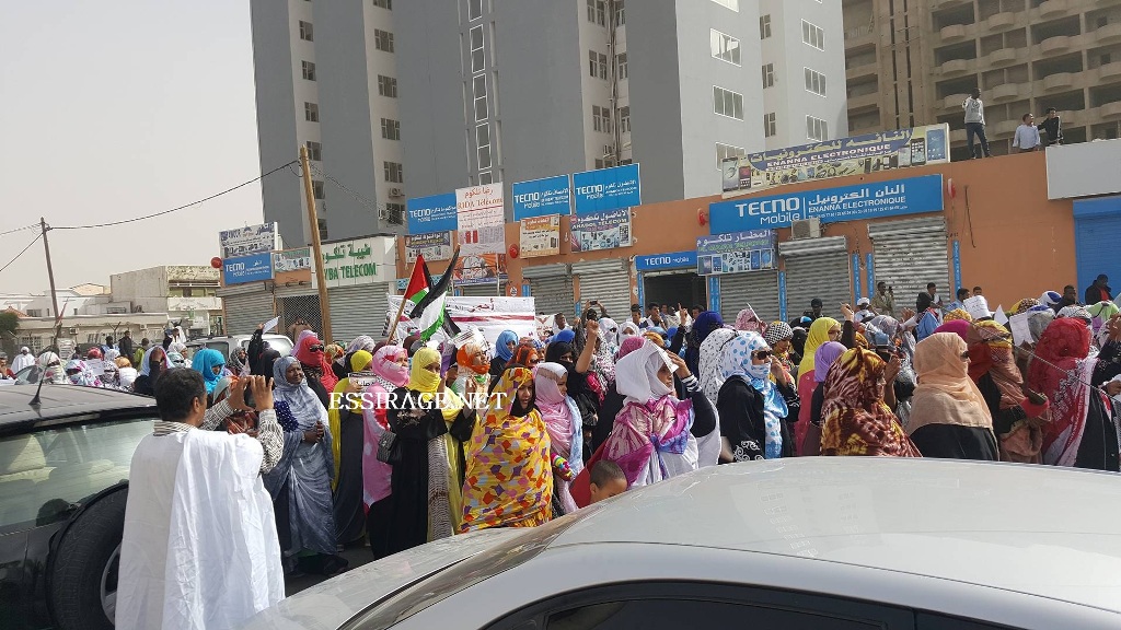 بعض الحضور النسوي فى المسيرة 