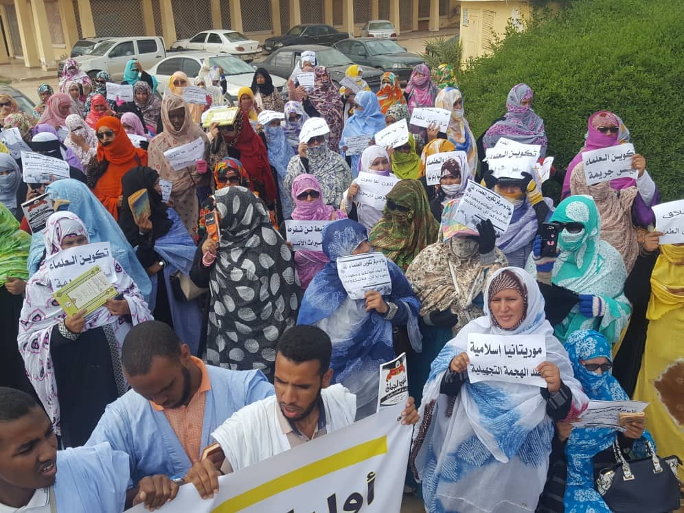 " بعض الطالبات في المعهد"