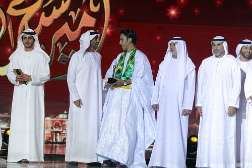 "  المنصة أمس لحظة التتويج "